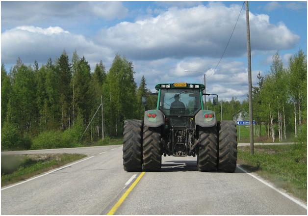 Владельцам сельхозтехники необходимо получить разрешение на движение по дорогам и документы о пройденном техосмотре