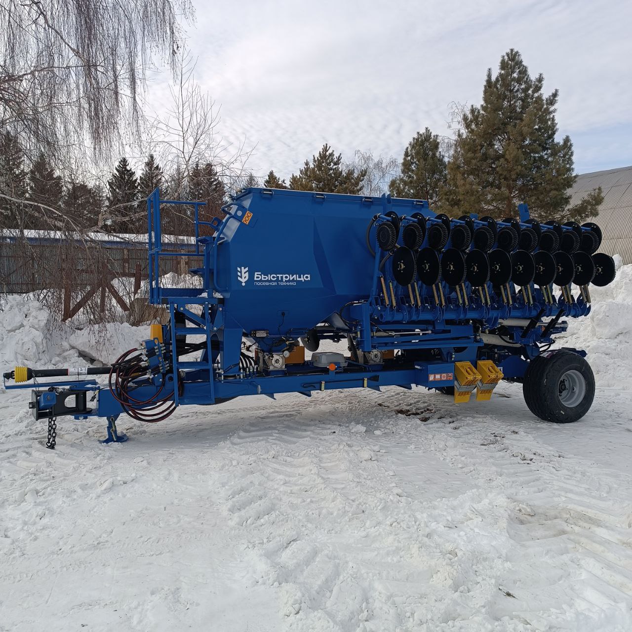 Поступила на испытания зерновая сеялка С-6000 Быстрица производства АО «Радиозавод»
