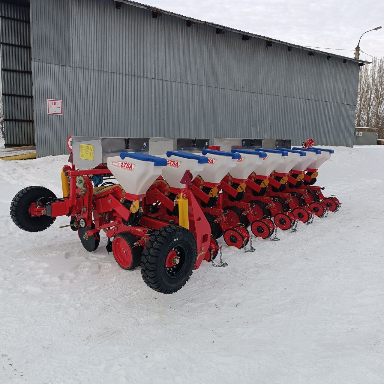 Поступила на испытания сеялка пневматическая точного высева ТС-М-8000А производства ООО "Техника Сервис Агро"